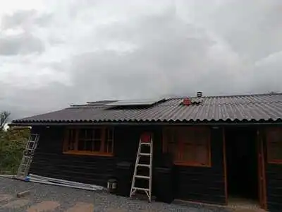 2 paneles solares en techo