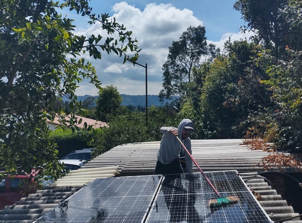mantenimiento-limpieza-paneles-2